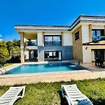 Magnifique Villa Avec Piscine Prive Kusadasi