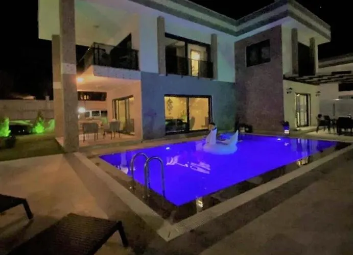 Magnifique Villa Avec Piscine Prive Kusadasi