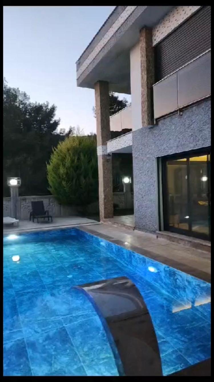 Magnifique Avec Piscine Prive *